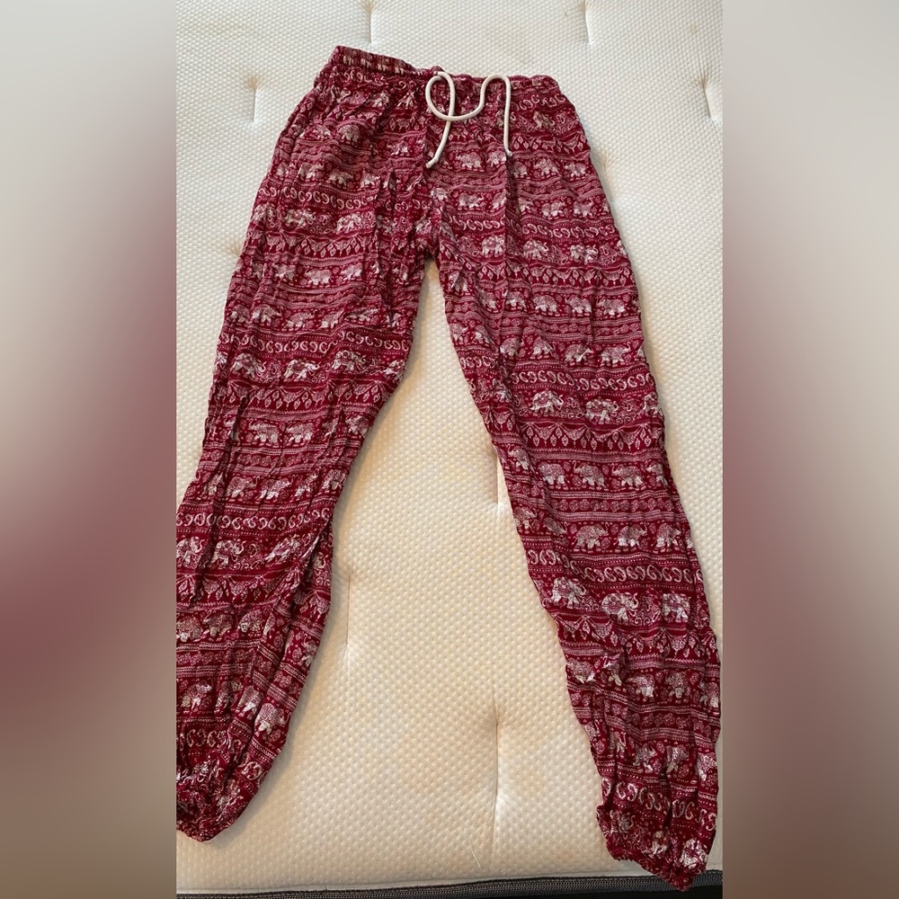 FLOWY PRINTED PANTS